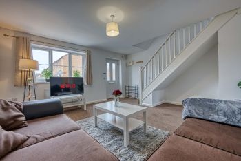 RATHBONE CRESCENT__162 NETFLIX.jpg